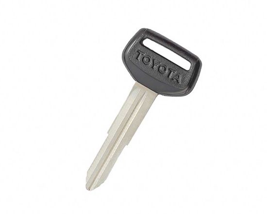 toyota-hilux-genuine-key-blank-90999-00174
