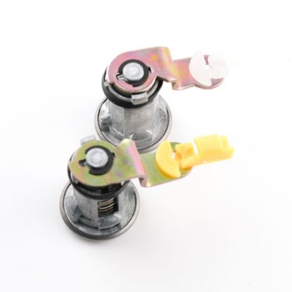 New Aftermarket Nissan 720 Hardbody D21, Pickup Door Lock -  Compatible Part Number: 8060001G25 (RH) / 8060101G25 (LH) | Emirates Keys