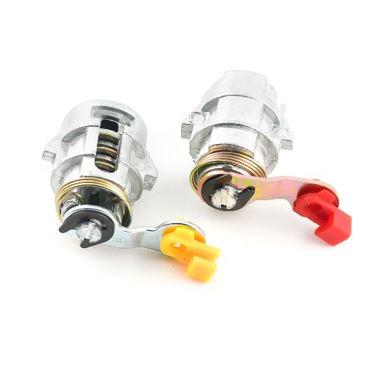 New Aftermarket Toyota Hilux RN80 1989 Door Lock - Compatible Part Number:  6905135030 / 6905235030 | Emirates Keys